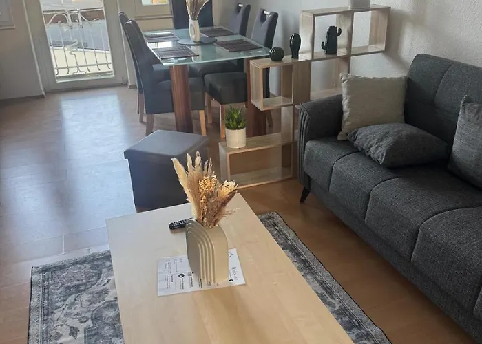 Charmante Altbauwohnung Im Zentrum Von Detmold, Paula *